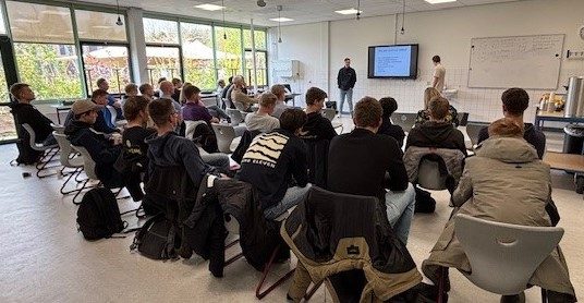 Studenten mbo-opleiding Plantenteelt Vonk brengen praktijk en onderwijs samen in pilot ‘Samen Leren Onderzoeken’ - Biodivers Perspectief