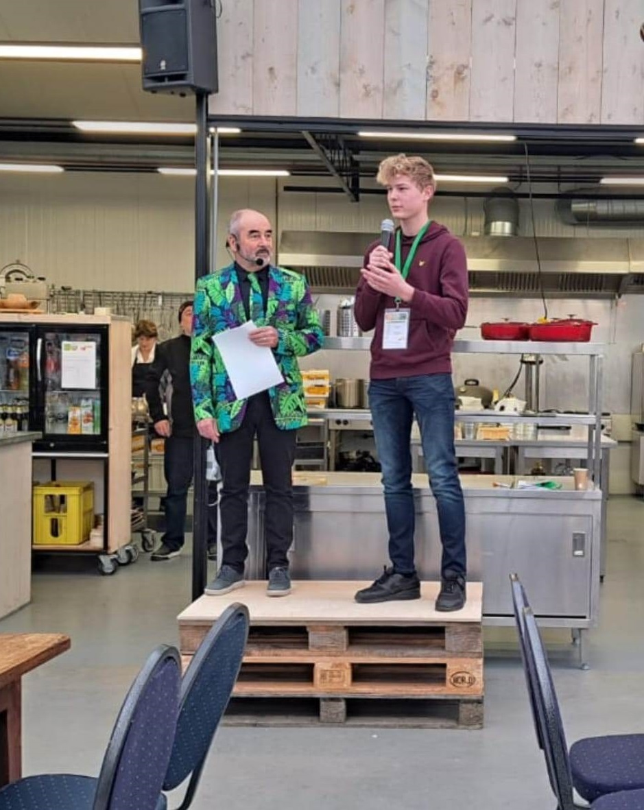 Thijmen, mbo ambassadeur Vonk, spreekt op de Groendag in Hem