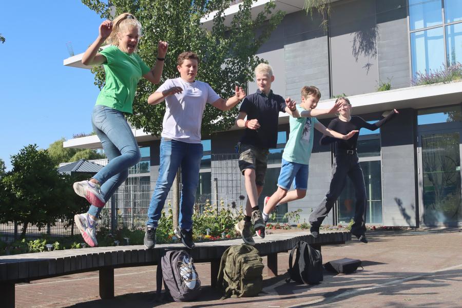 Alkmaar leerlingen op het schoolplein