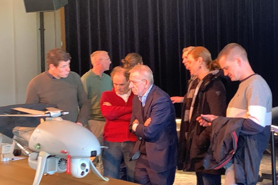 Studenten verkennen de wereld van drones bij de Marine 