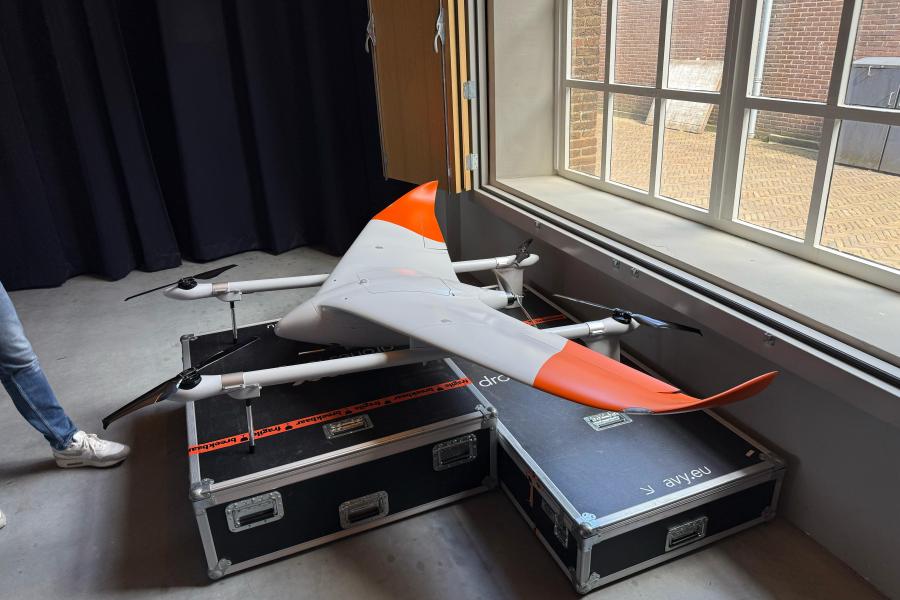 Studenten verkennen de wereld van drones bij de Marine 