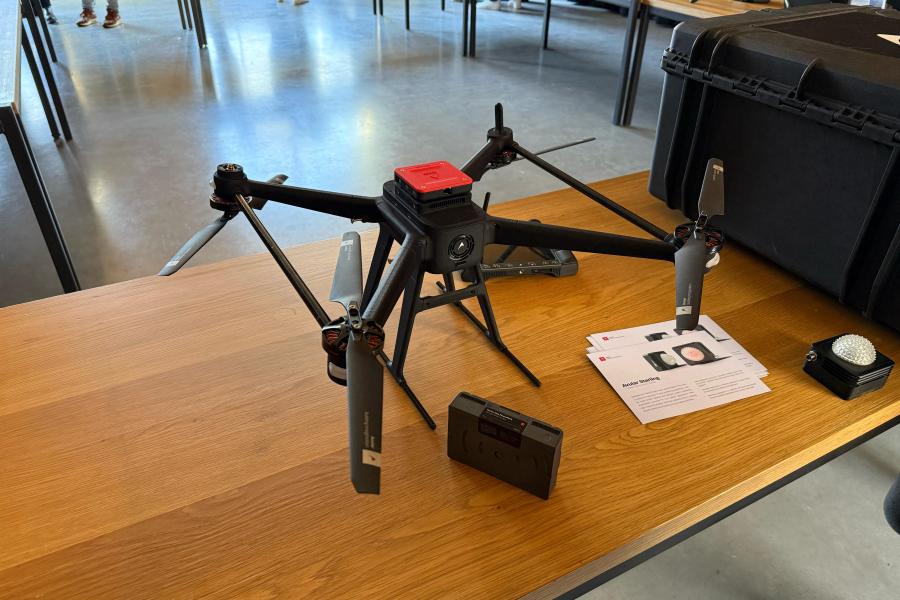Studenten verkennen de wereld van drones bij de Marine 