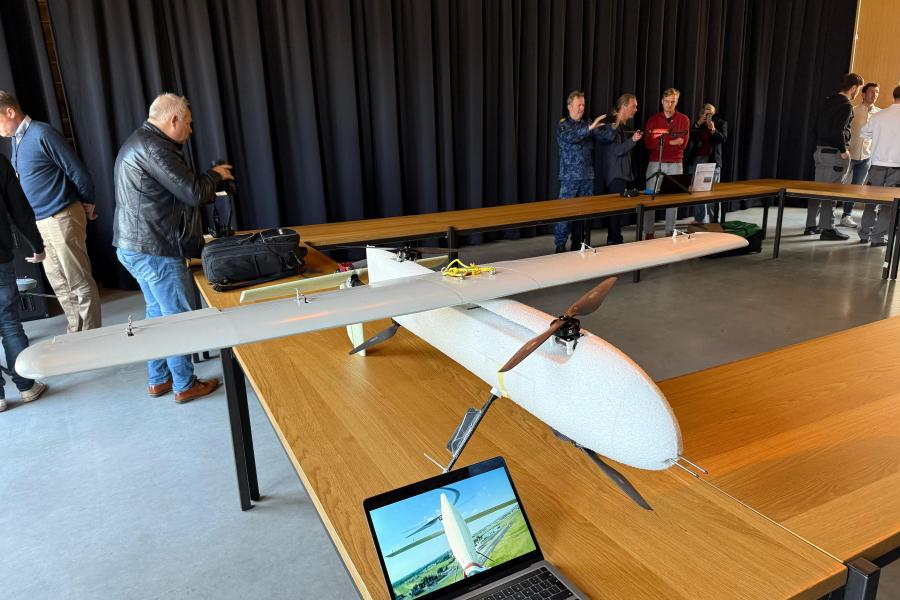 Studenten verkennen de wereld van drones bij de Marine 