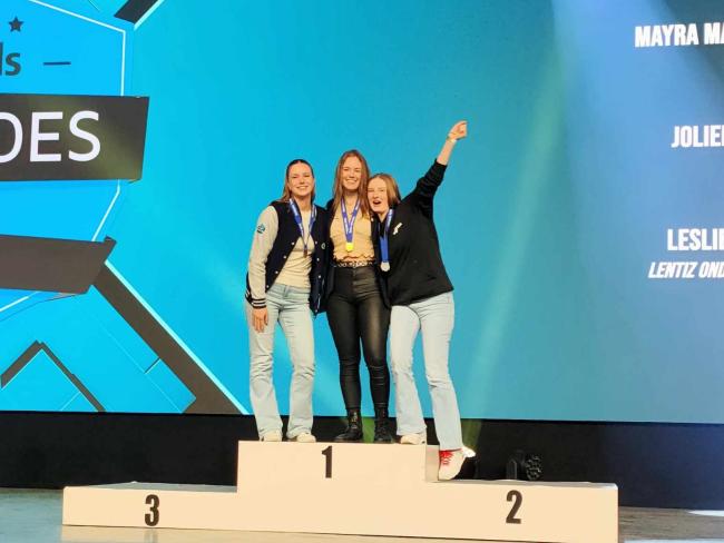 Skills Jolien op podium paraveterinair