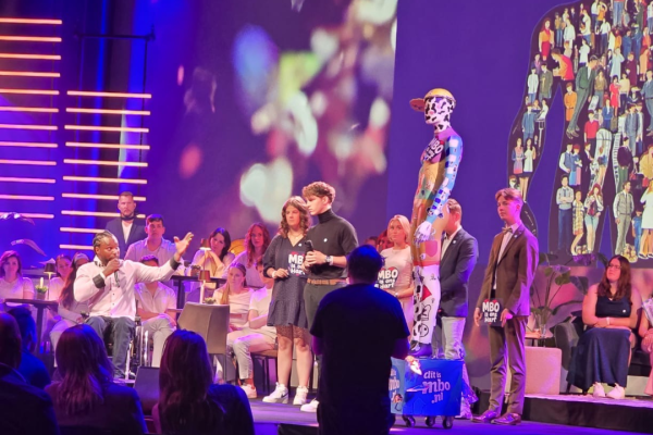 Pleun van Leeuwen podium dit is mbo - student Vonk mbo