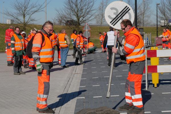 Deelnemers van NH Connect die afgelopen jaar de module Veilig werken langs de weg hebben gevolgd.