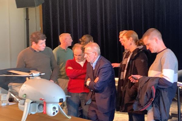 Studenten verkennen de wereld van drones bij de Marine 