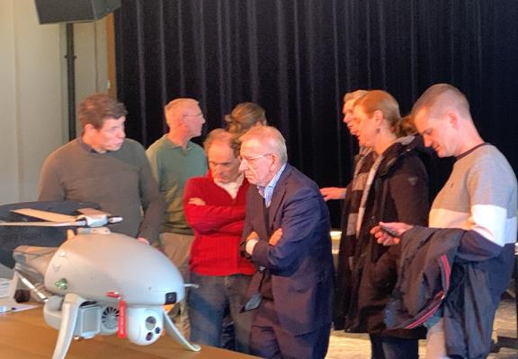 Studenten verkennen de wereld van drones bij de Marine 